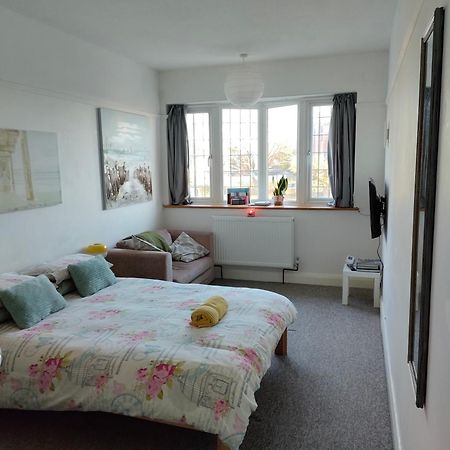 Guest Suite 50M From The Beach Bognor Regis Bagian luar foto
