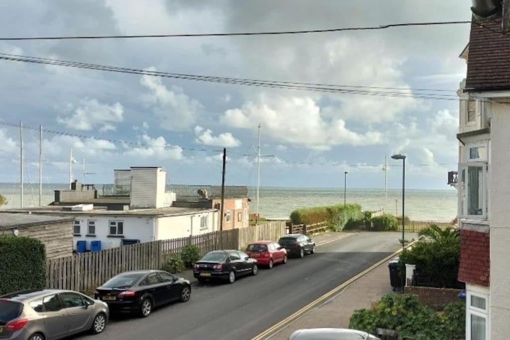 Guest Suite 50M From The Beach Bognor Regis Bagian luar foto